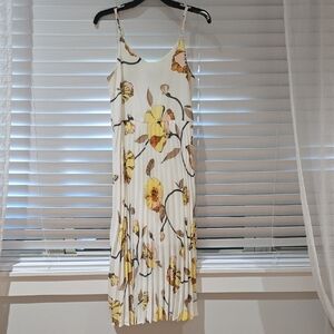 White Maxi Dress with Yellow Floral Print and Pleated Skirt